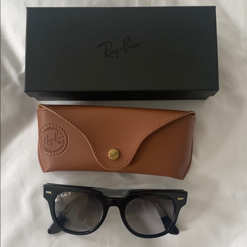 Black Ray-Ban Meteor Classic Polarized sunglasses